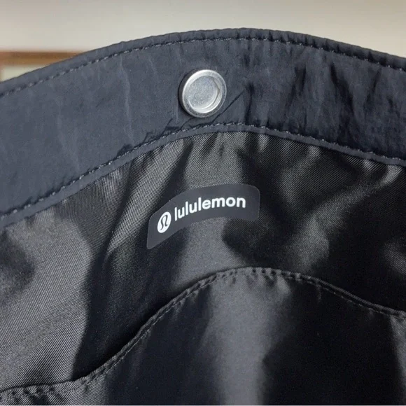 Lululemon Daily Multi-Pocket Tote Bag 20L - Picture 4 of 13